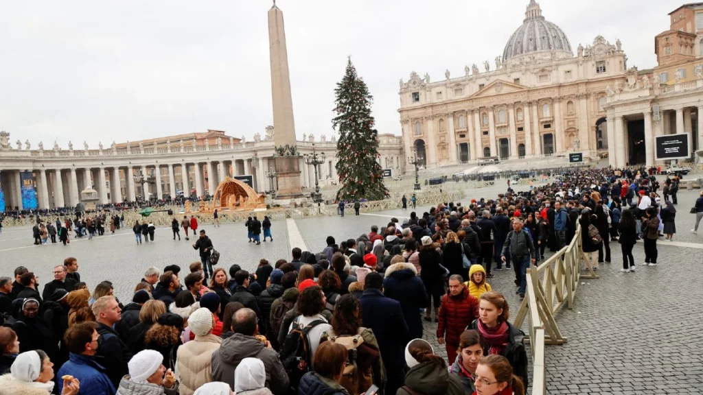 Queue at Vatican Museum